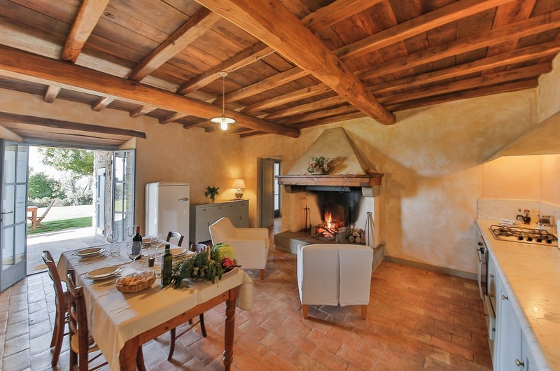 Glicine living room kitchen with fireplace